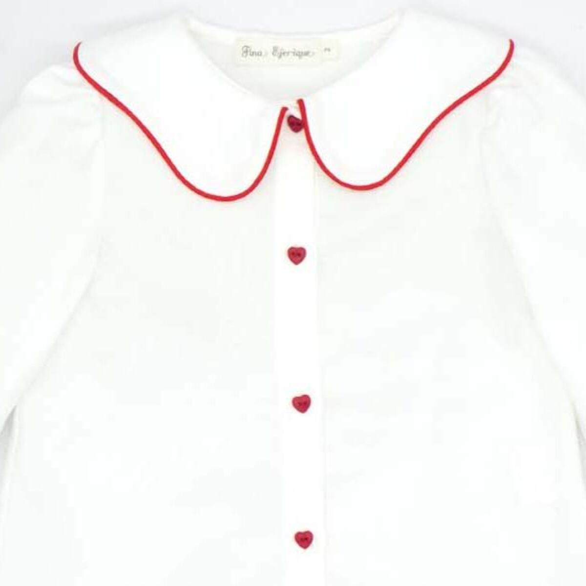 Camisa con cuello en forma de nube blanca