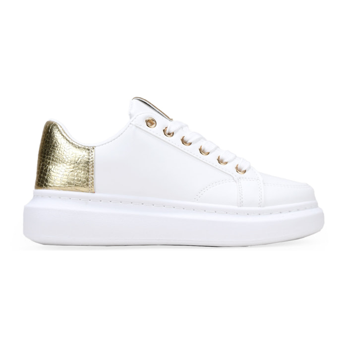Zapatillas con plataforma blancas y doradas con cordones