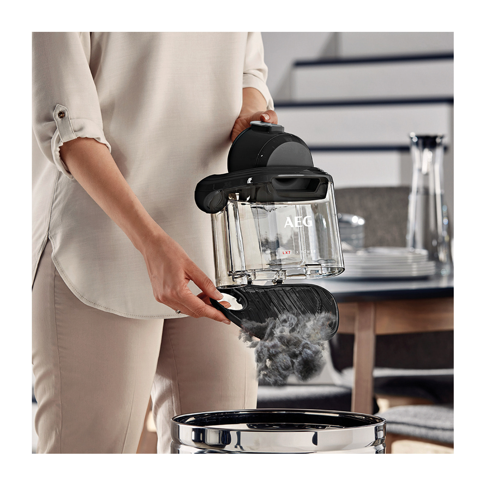 AEG Aspiradora sin bolsa LX7 de 750 W y 72 dB(A) LX7-2-EB-P