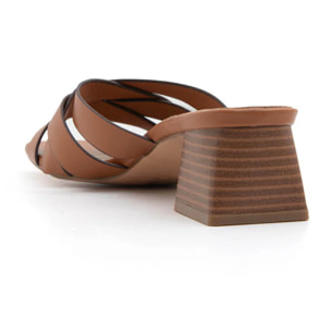 Sabot cross-band con tacco quadrato - MARRONE