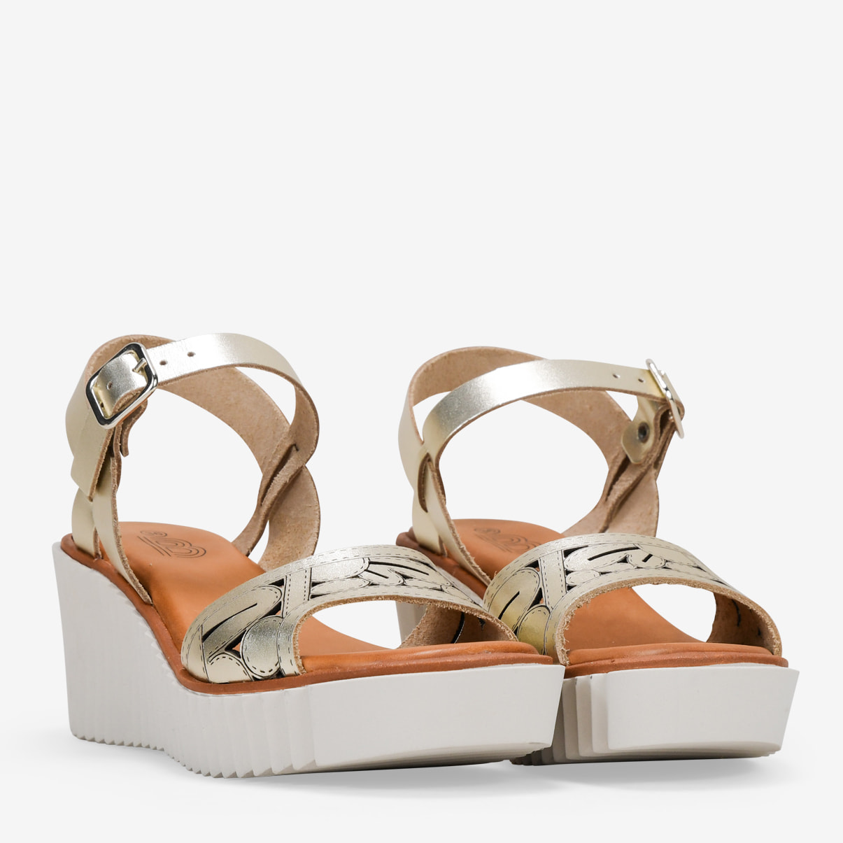 Sandalias de cuña doradas en piel con hebilla