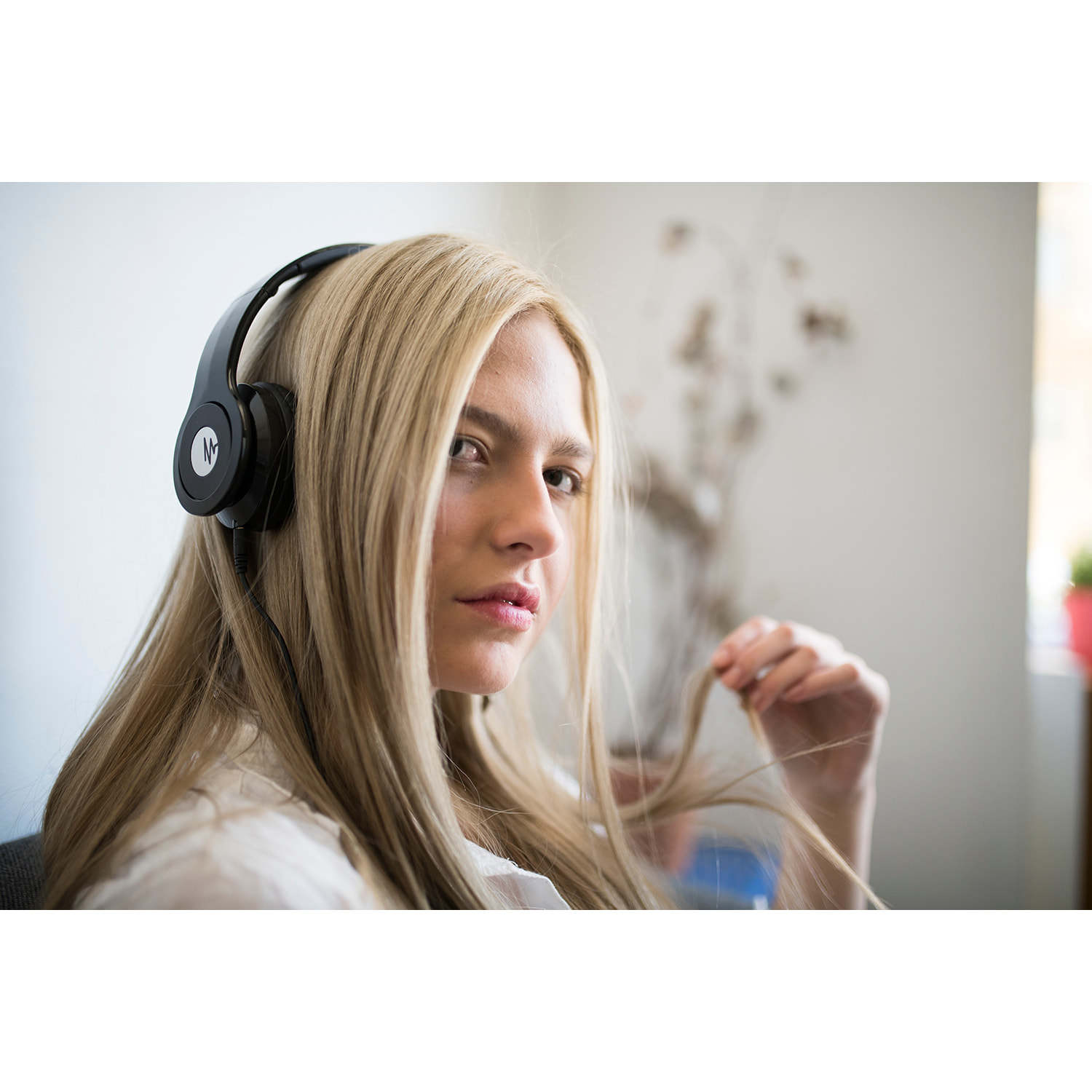 MAGNUSSEN W1 HEADPHONES en color Negro