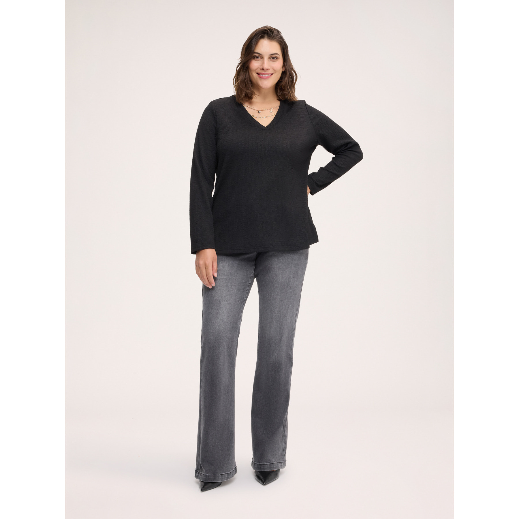 Fiorella Rubino - T-shirt a trama 3D con collanina - Nero