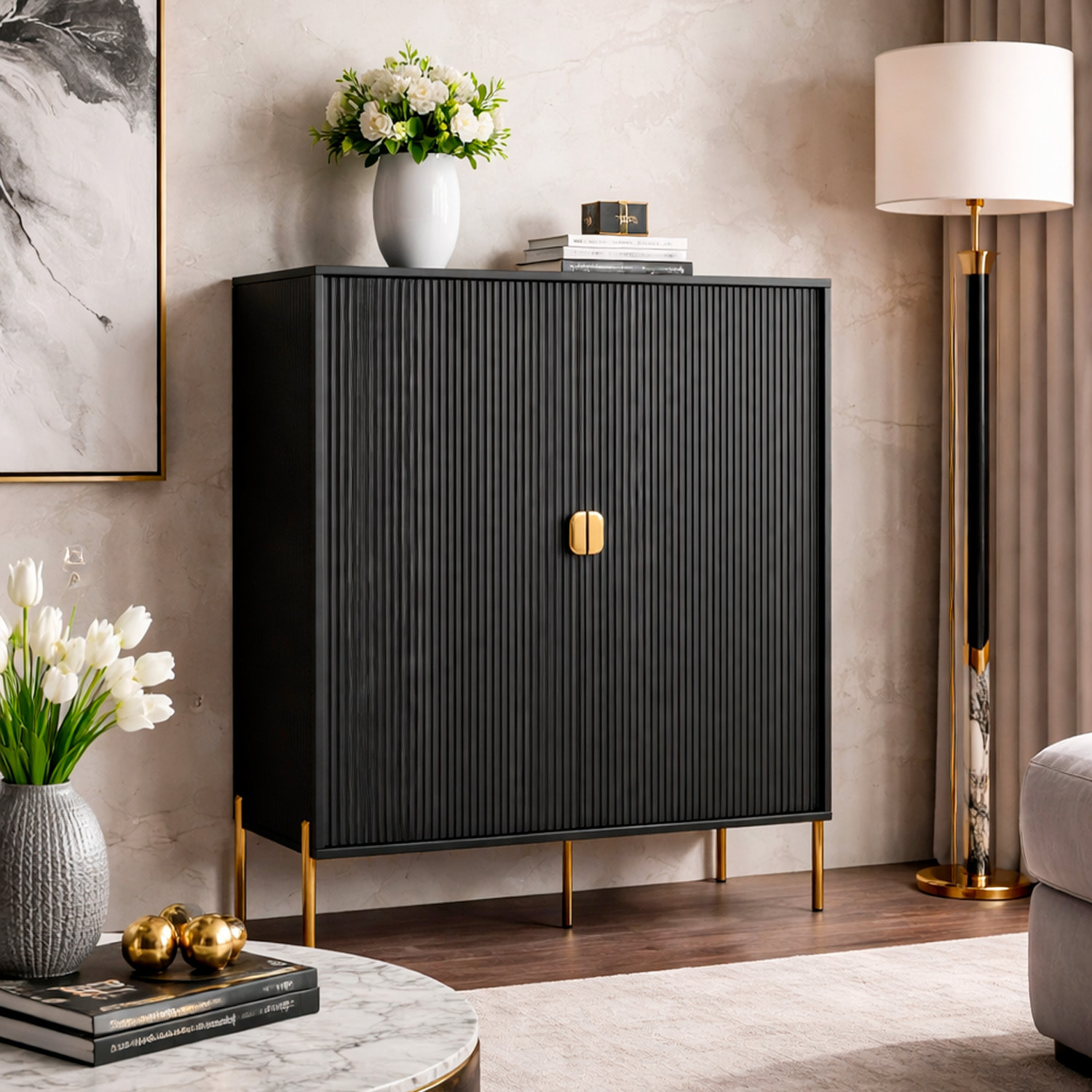 Credenza Mobile Contenitore 2 Ante Cannettate E Piedini Oro Madia Moderna con Ripiani Interni E Chiusura Soft Close 103.6 x 124 x 39.6 Cm Nero