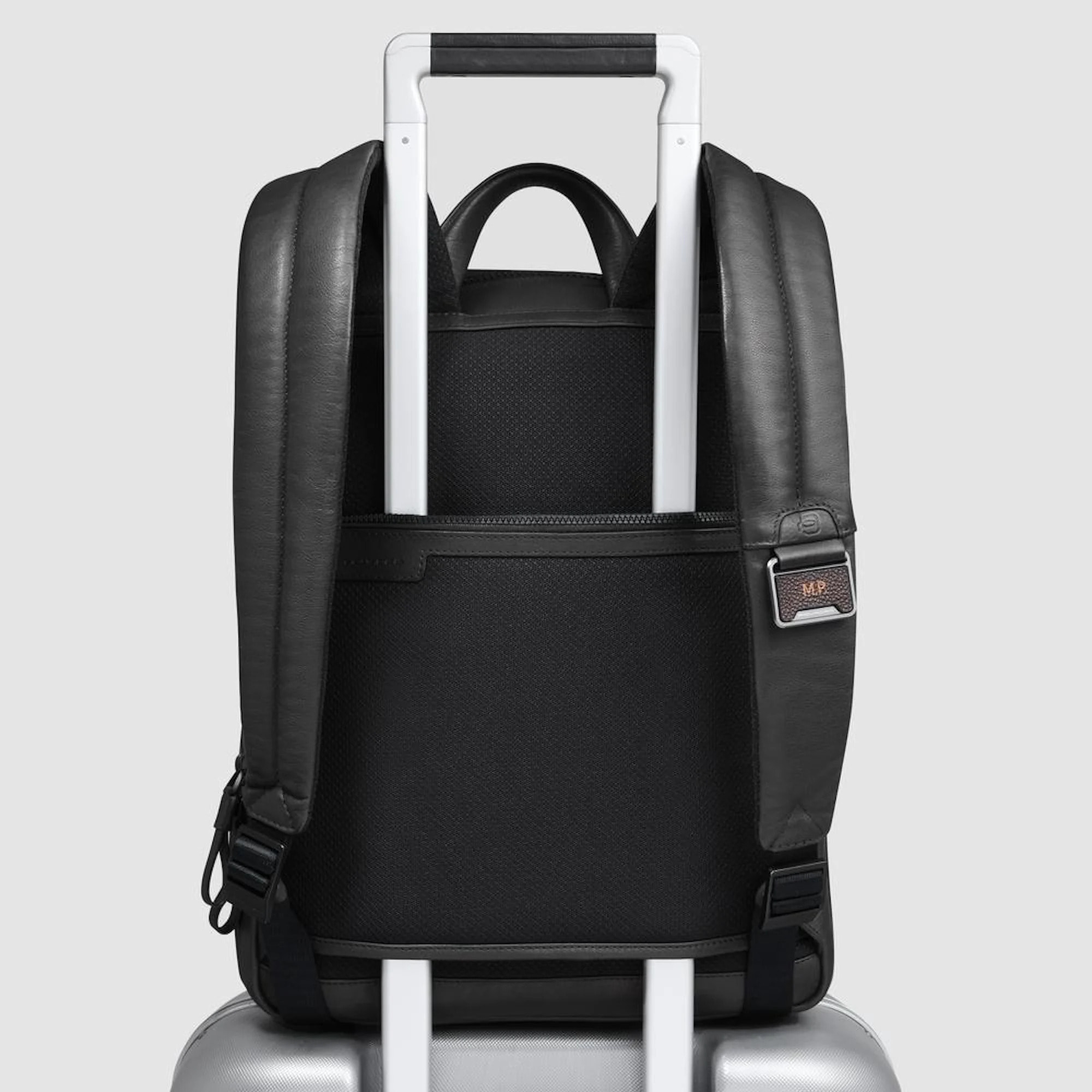 Piquadro Zaino sottile porta pc e iPad® con protezioni antiurto e RFID, espandibile