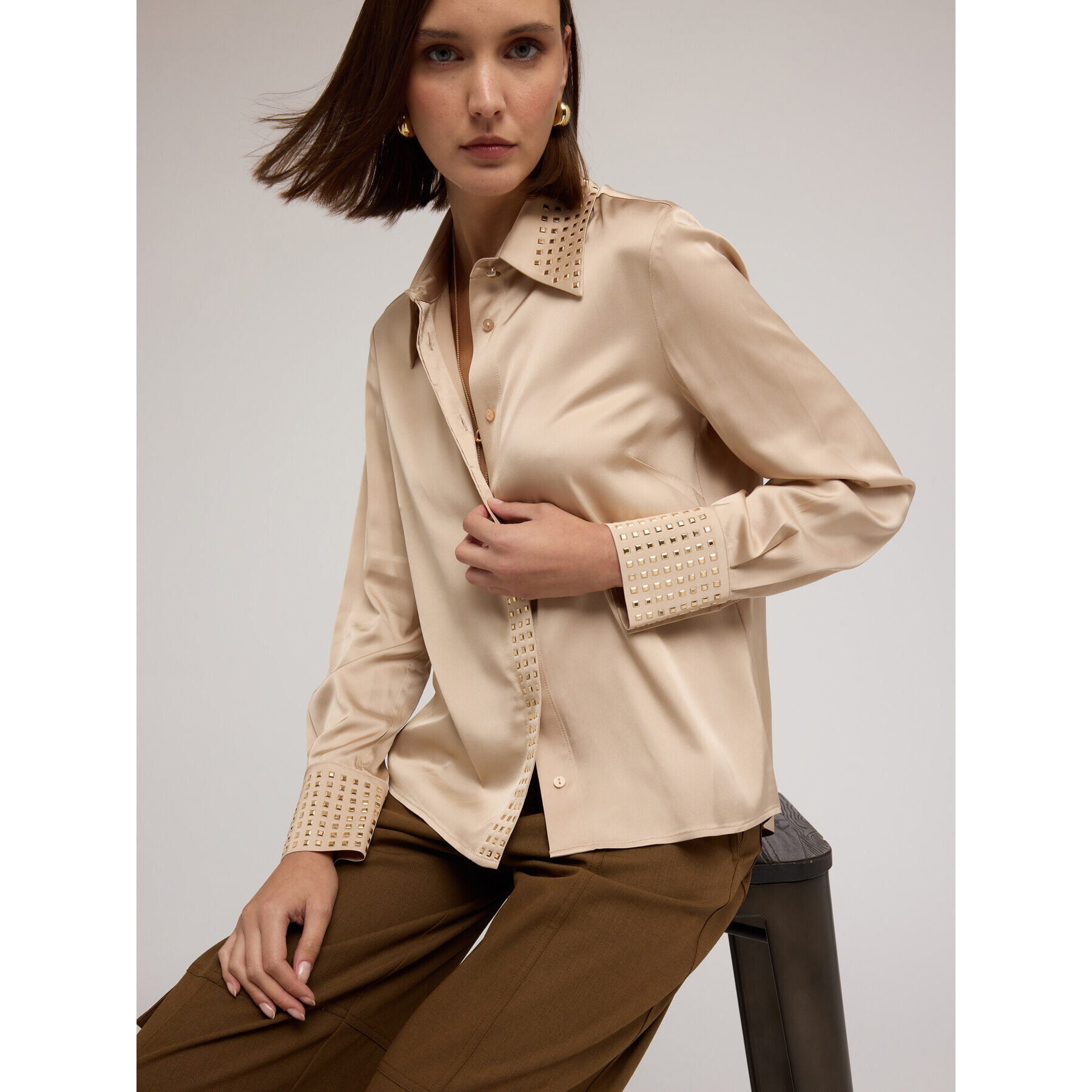 Motivi - Camicia in raso con borchie - Beige