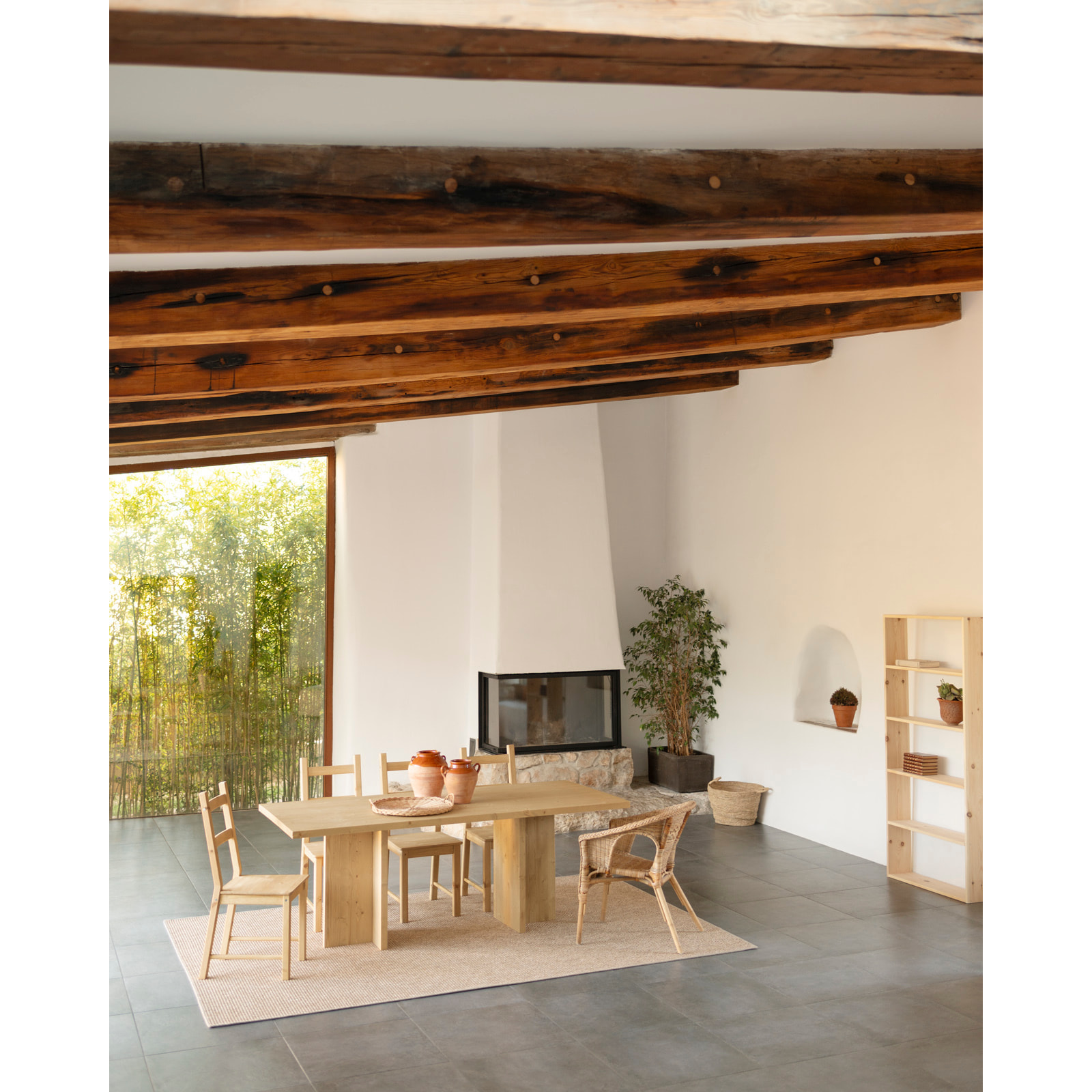 Table à manger en bois massif ton chêne moyen en différentes tailles