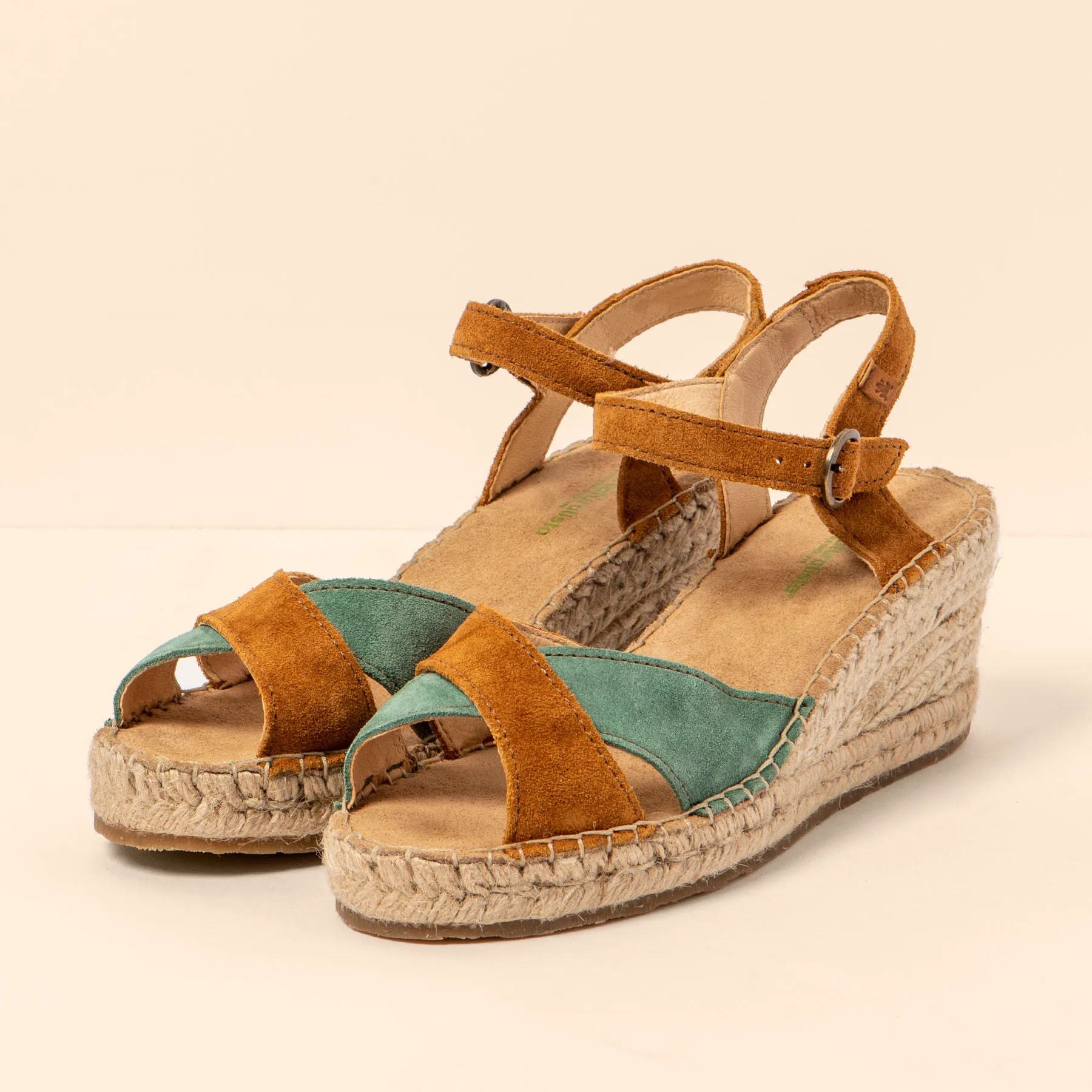 Sandalia de cuña N5261 SILK SUEDE TOFFEE / ALMAZARA color Toffee