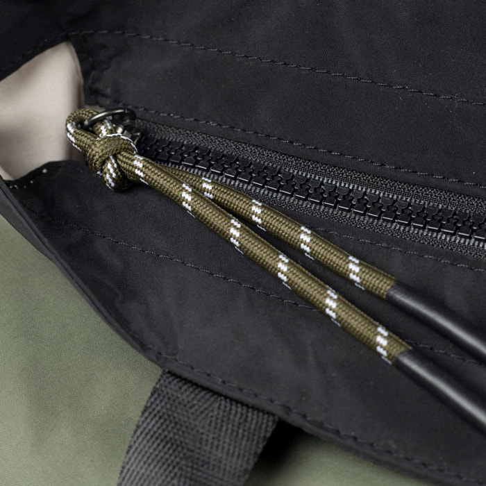 Bolso Tote y Mochila Convertible de Nylon Kaki TOTE BACKPACK. SHALLOW.