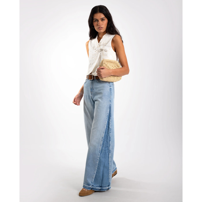 Jeans de mujer de corte wide leg con detalle en la pernera