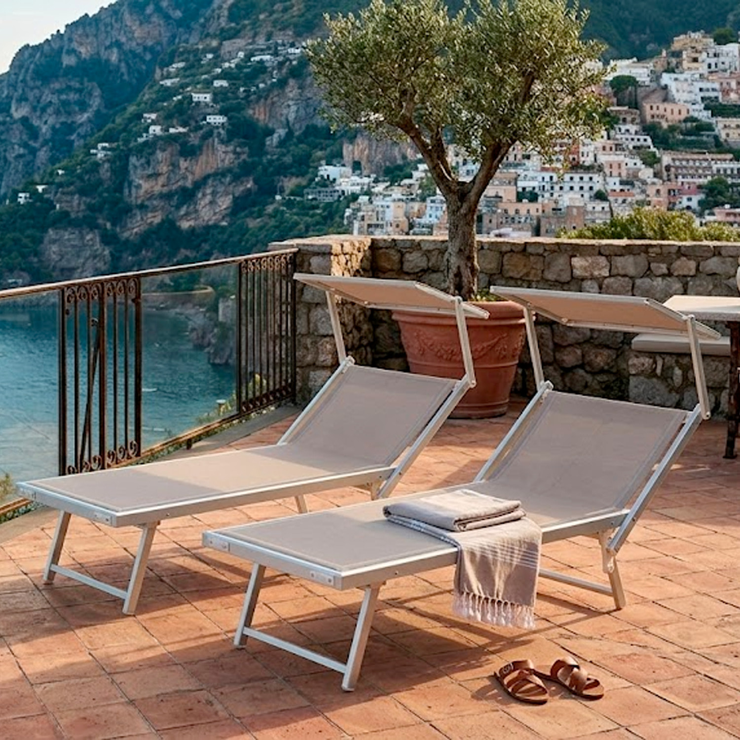 Coppia Di Lettini Prendisole Pieghevole Professionale in Alluminio e Tessuto Textilene Tettuccio Parasole Sdraio Mare Spiaggia 182x60x38 cm Beige