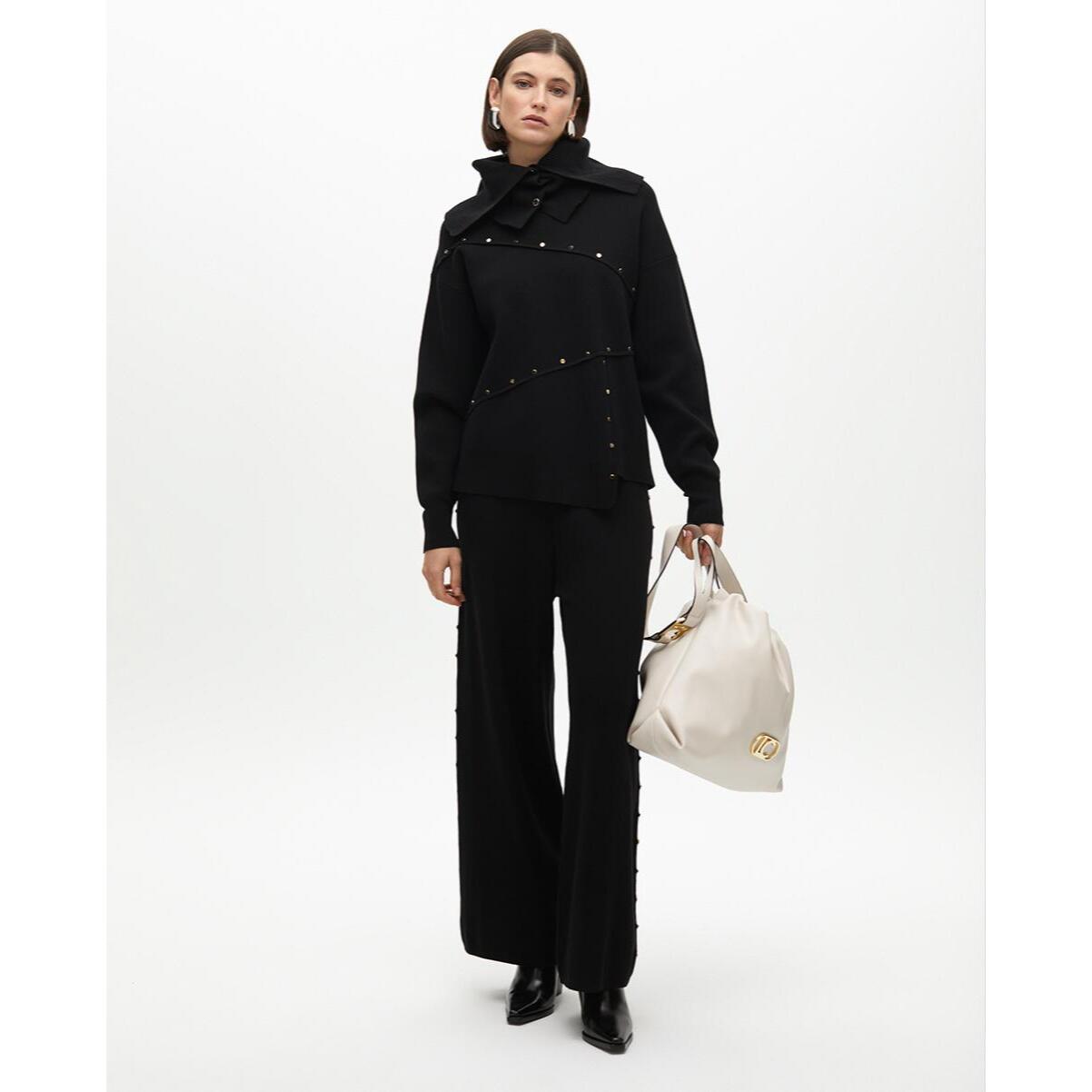 Pantaloni dritti con borchie laterali