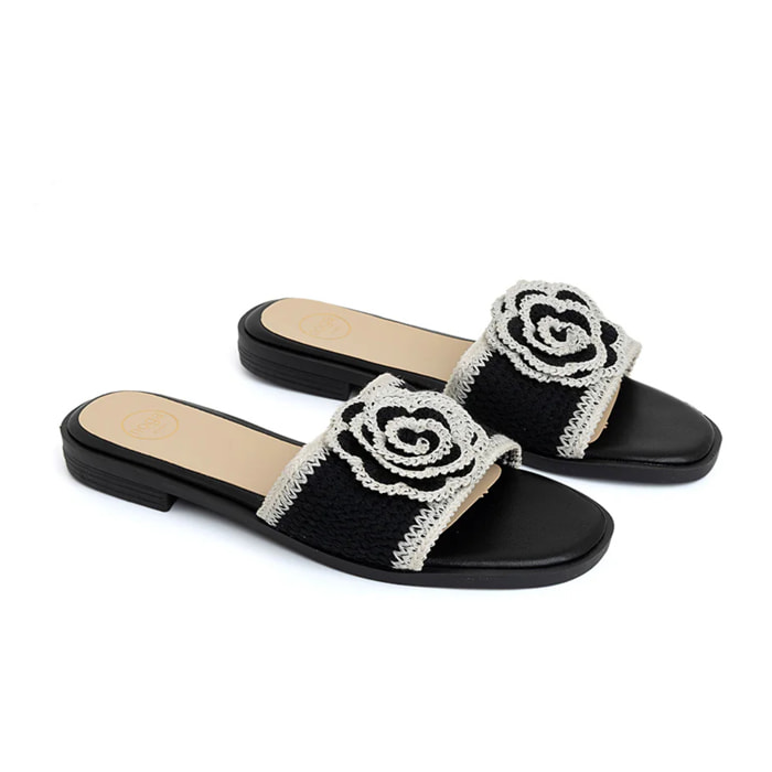 Ciabatta con fascia crochet e maxi fiore - NERO