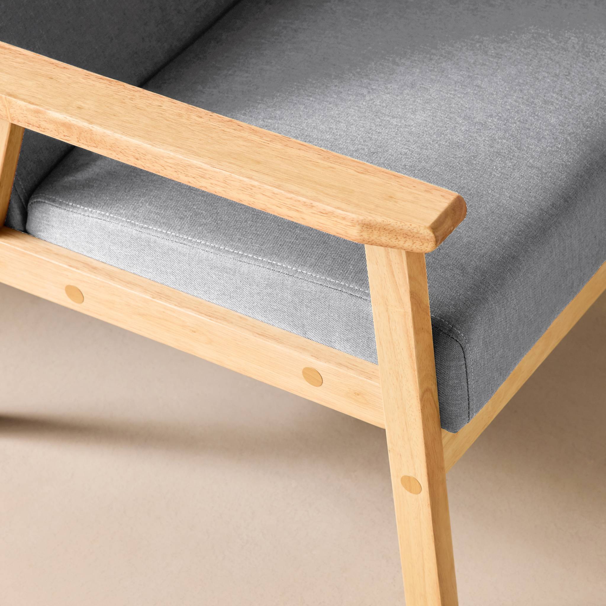 Fauteuil scandinave bois de peuplier, d'hévéa et tissu ISAK