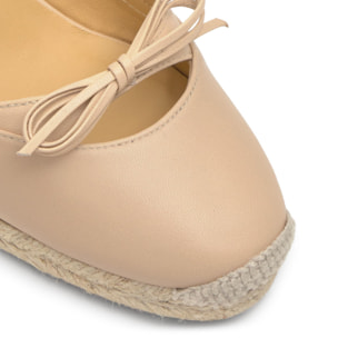 Alpargata Cyra cuña de yute en napa con lazito decorativo