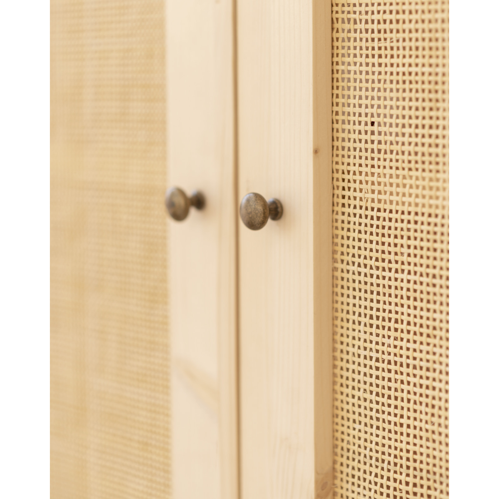 Armoire en bois de sapin et tressage de rotin 180x80cm Hauteur: 180 Longueur: 80 Largeur: 40