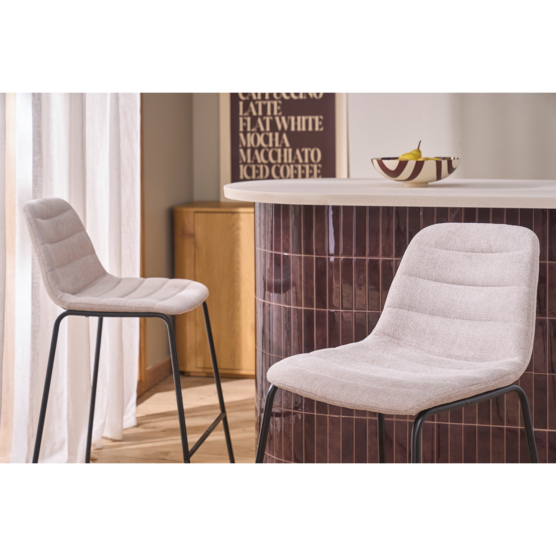Tabourets de bar en tissu effet velours texturé beige et métal H64 cm (lot de 2) SAURY