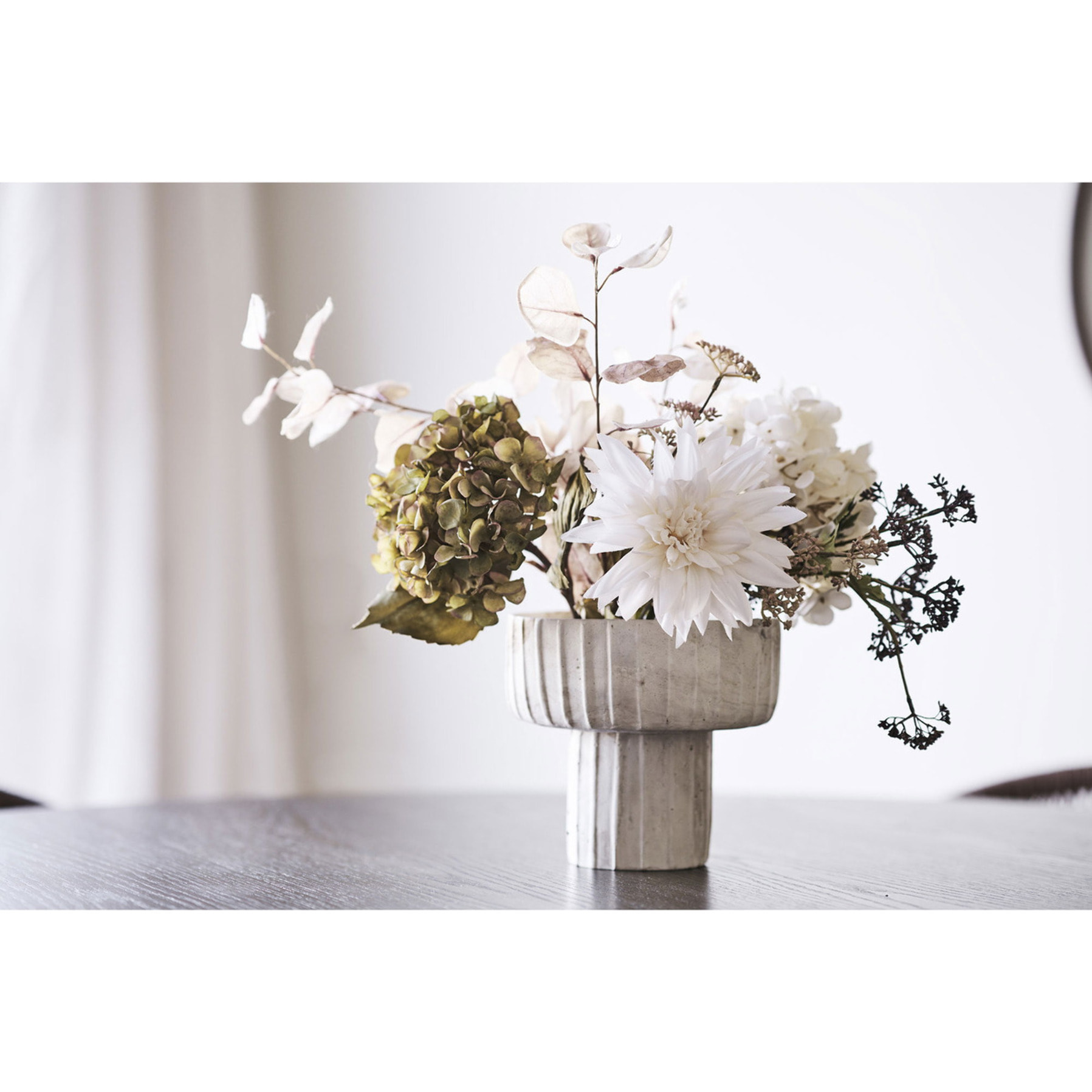 Vaso coppa in cemento marrone e beige con base a colonna ø20,5x18,5 cm