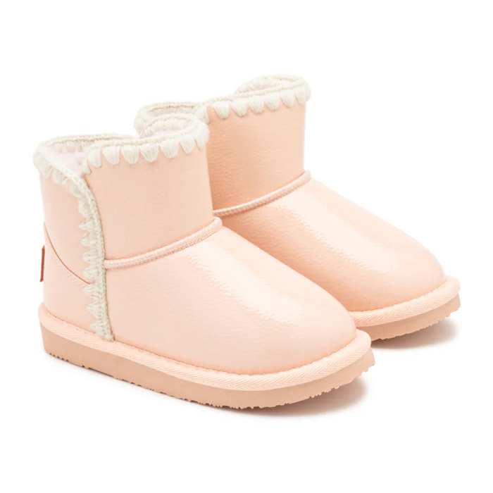 Stivali australiani da bambina in pelle verniciata rosa.