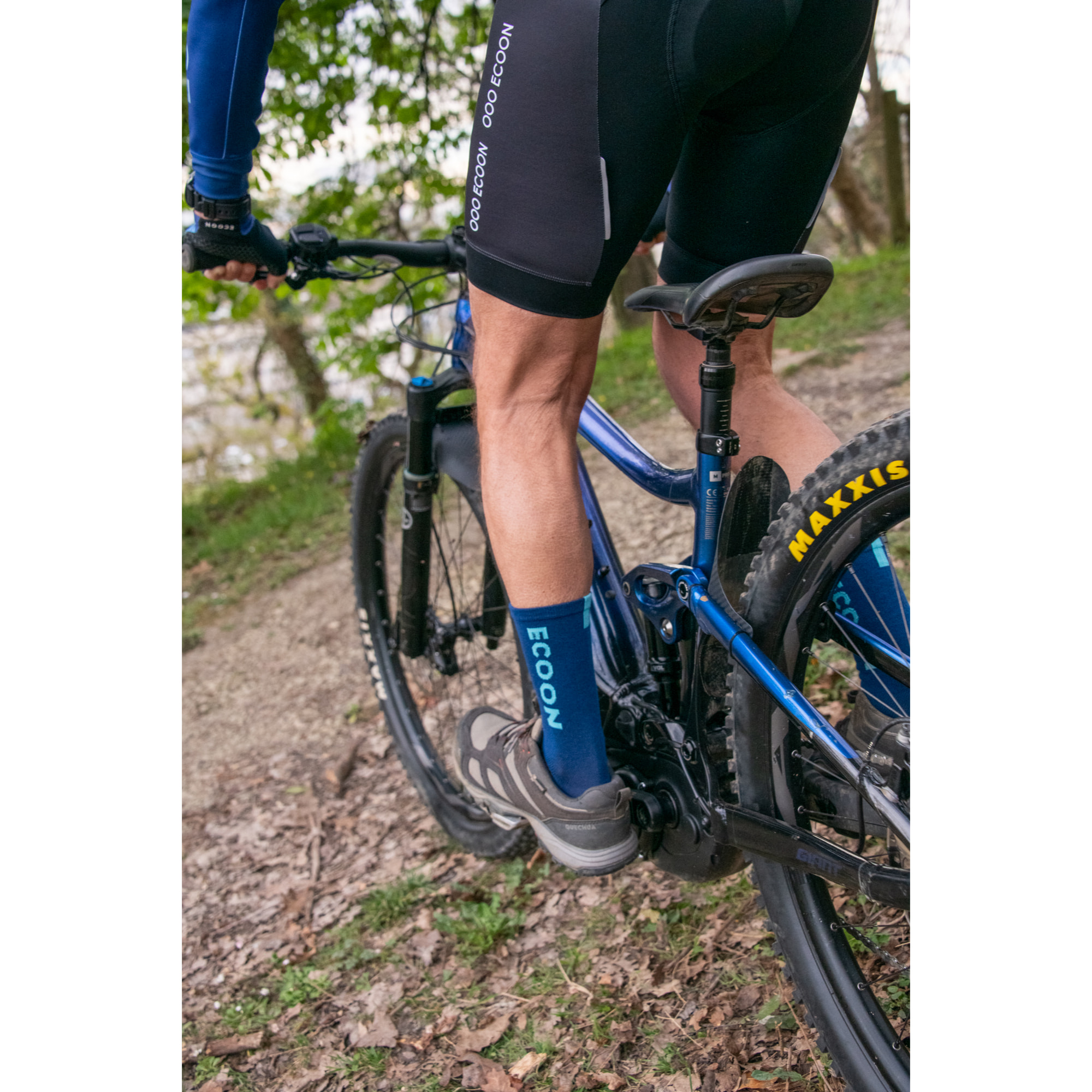 Calcetines de ciclismo ECOON modelo Lzoard en color Azul