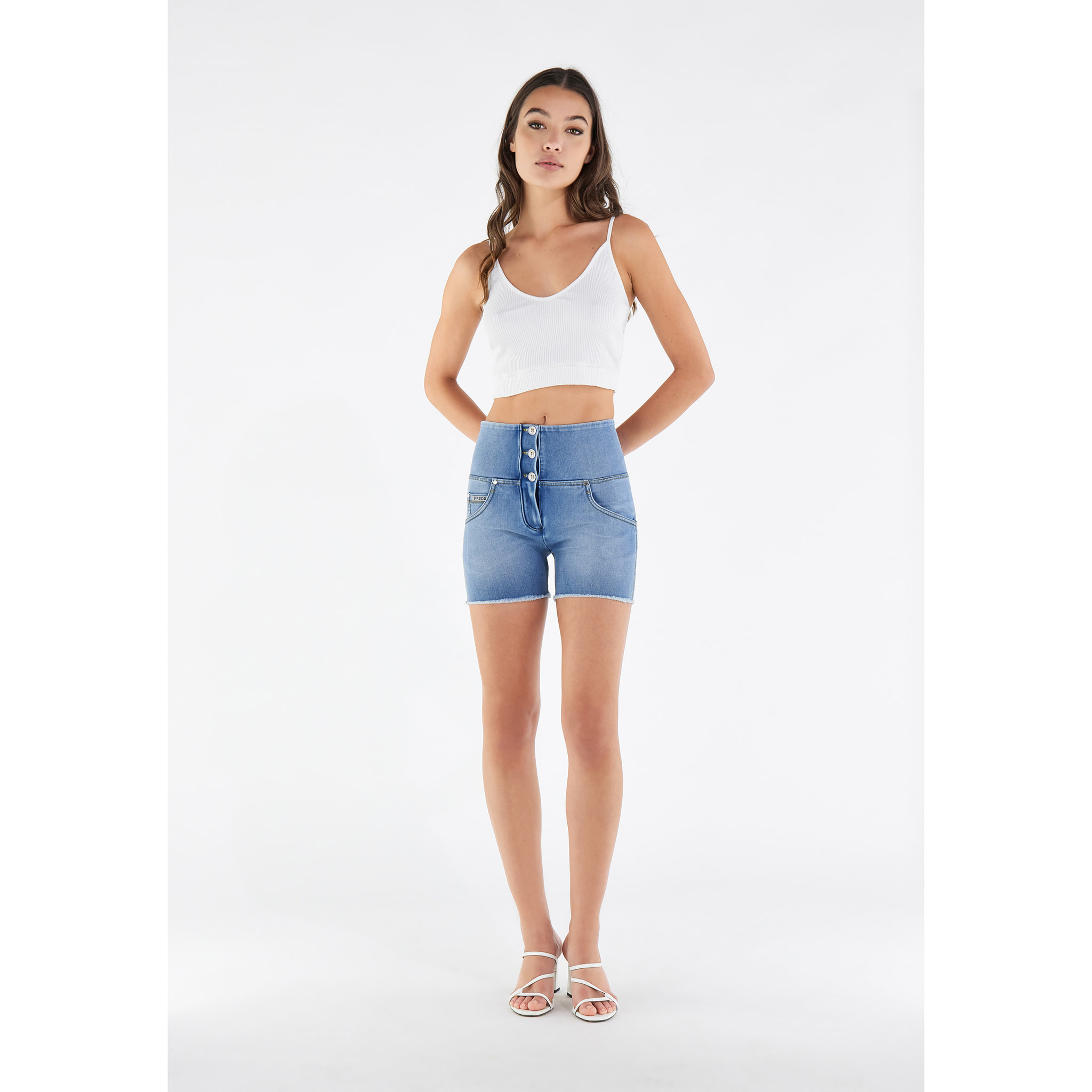 Shorts push up WR.UP® sfrangiati vita alta in denim navetta ecologico