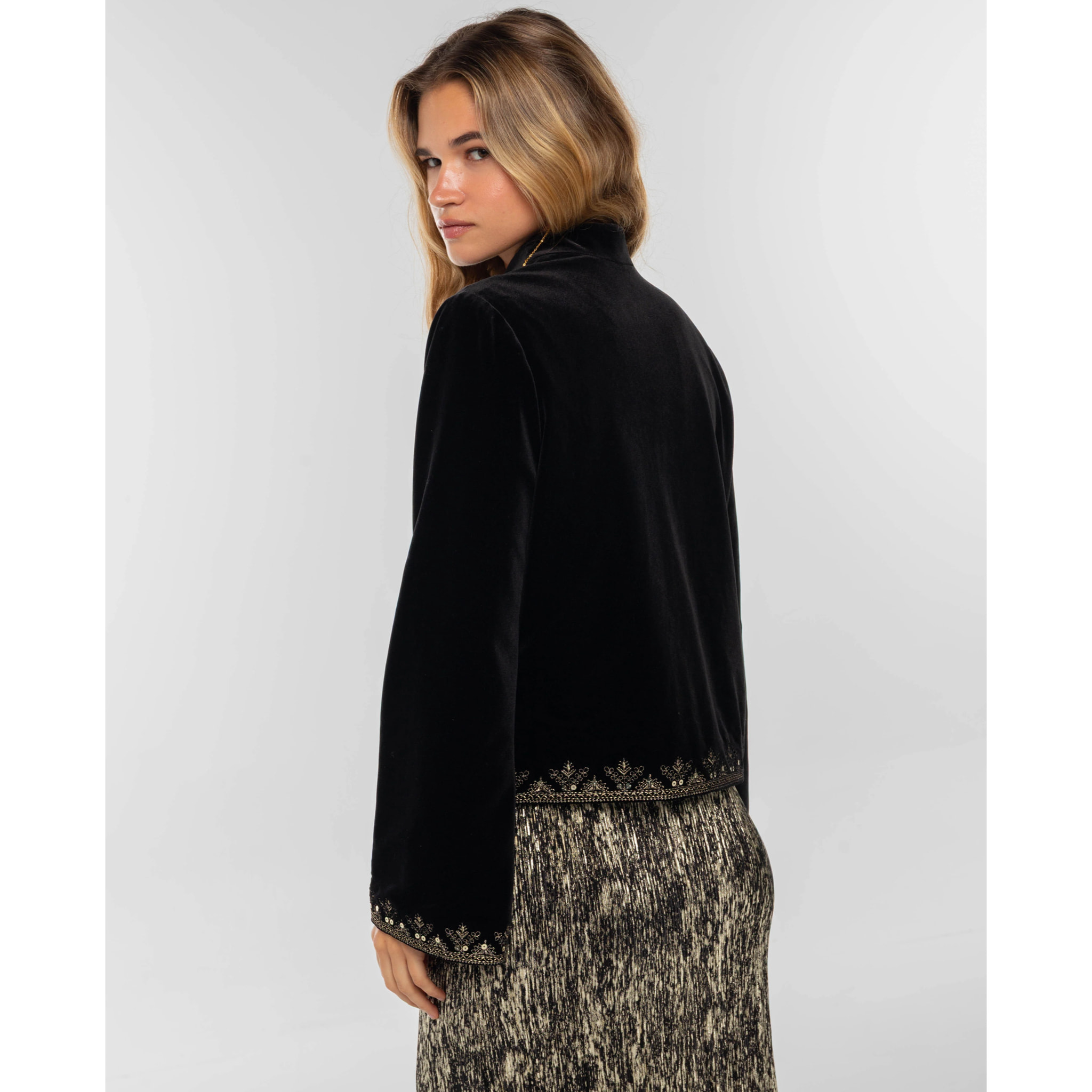 Chaqueta de terciopelo bordada de mujer