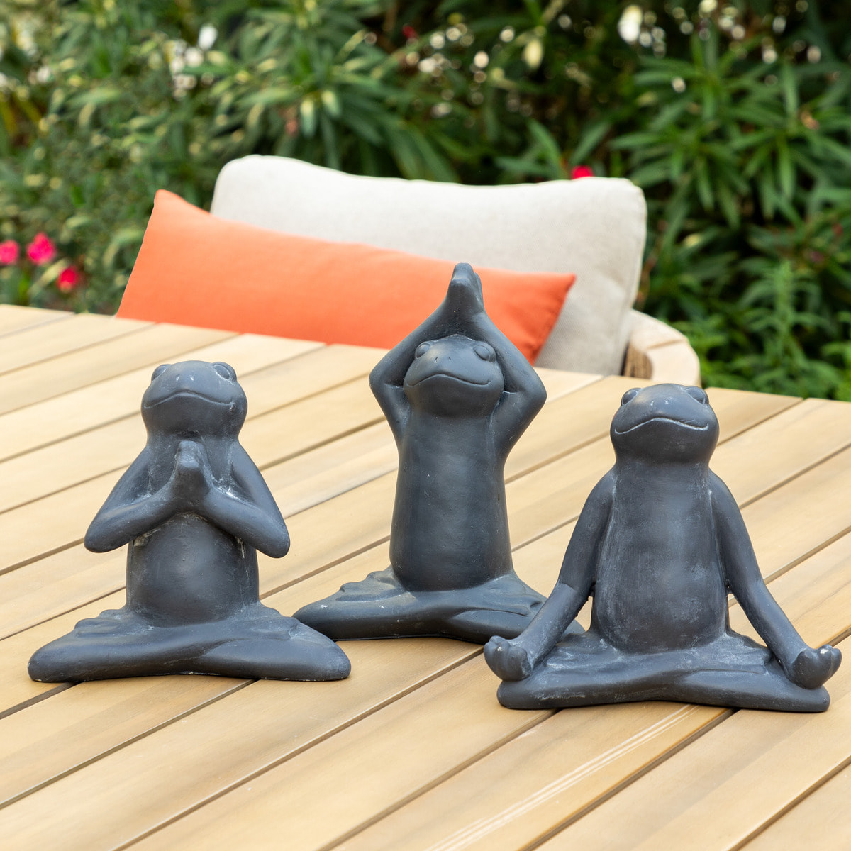 Statuette d extérieur grenouille Lia gris H18cm en ciment