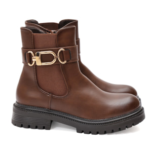 Stivaletto in simil pelle con elastico e fibbia dorata