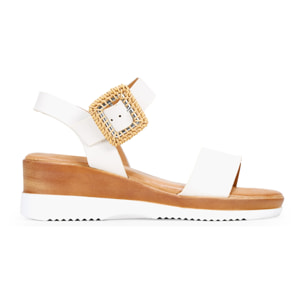 Sandalias blancas con cuña efecto madera