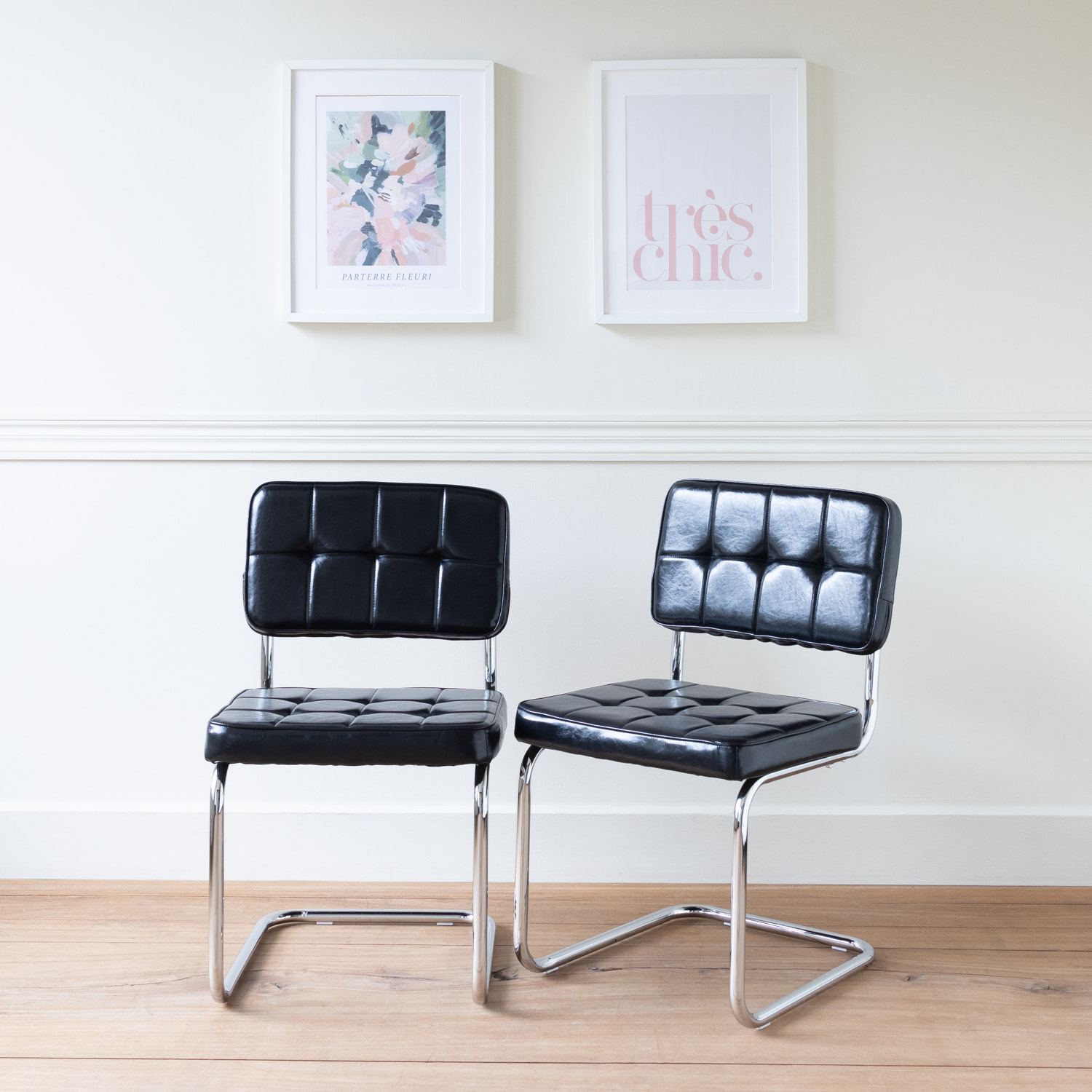 Lot de 2 chaises cantilever en simili noir MARIA