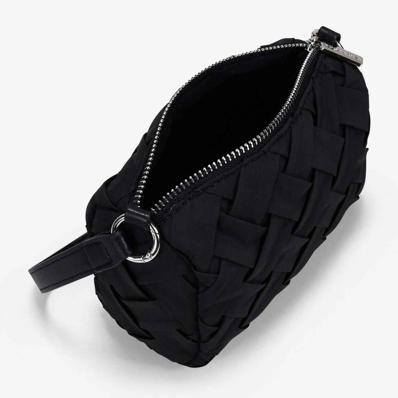 Bolso de hombro negro trenzado con cremallera