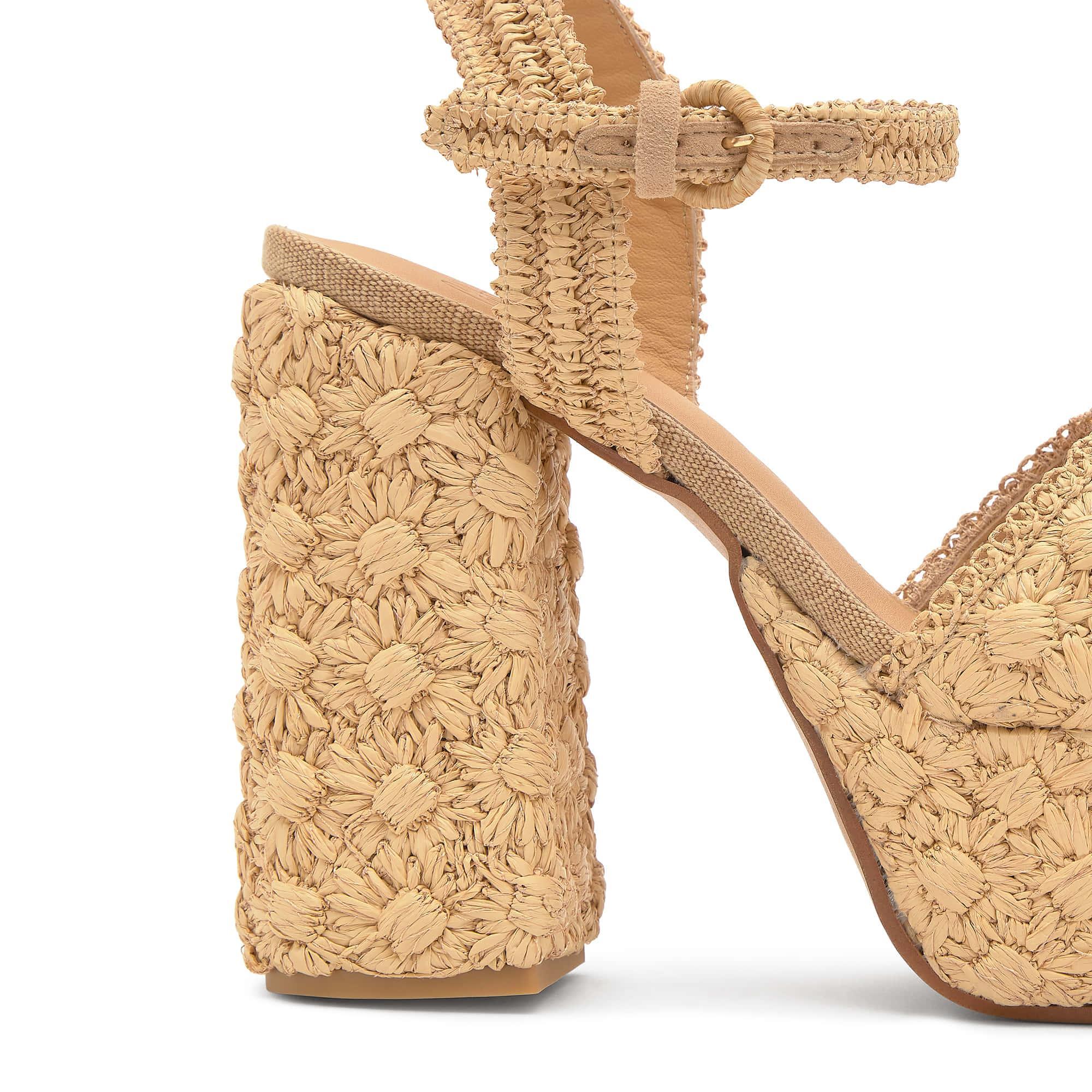 Sandalia de tacón Fabiana en rafia natural con motivos florales