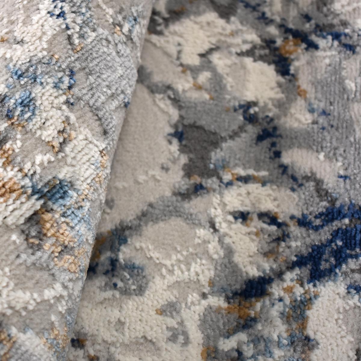 Tapis moderne aux motifs abstraits