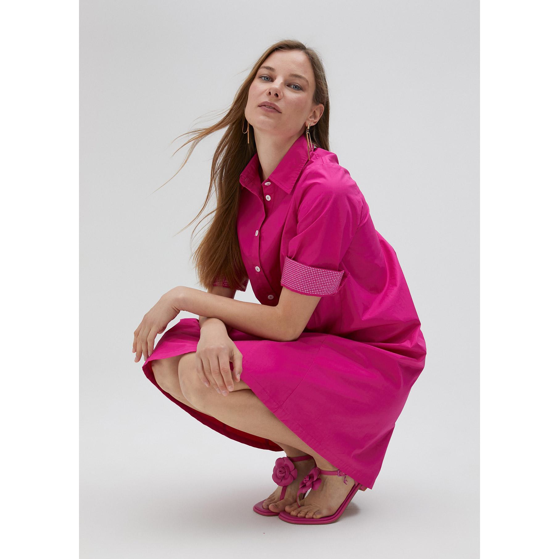 Vestito dettaglio strass sulle maniche