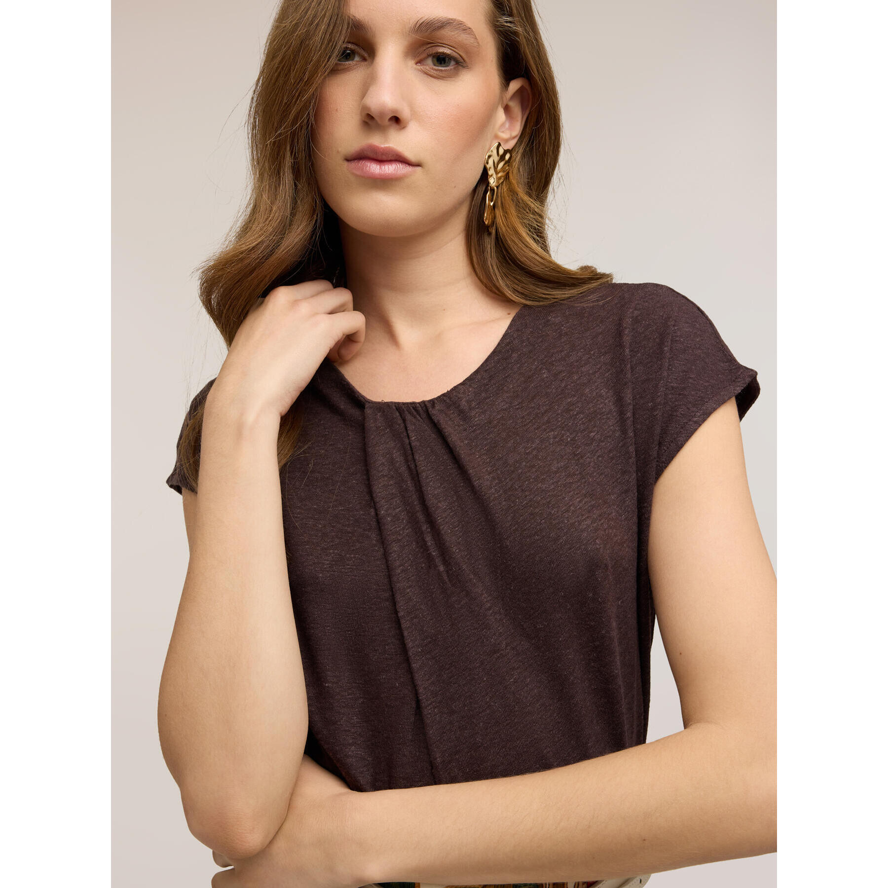 Motivi - T-shirt in misto lino con drappeggio - Marrone