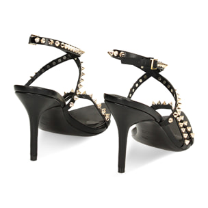Sandalias con tacón negras con tachuelas