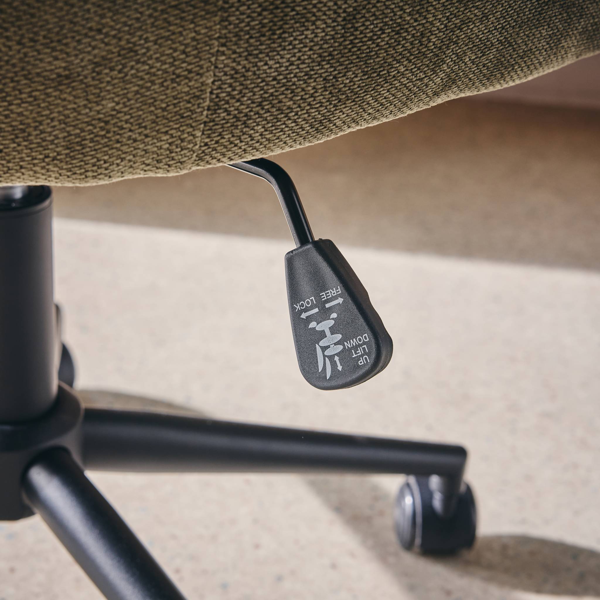 Chaise de bureau à roulettes ajustable métal et tissu  STAN