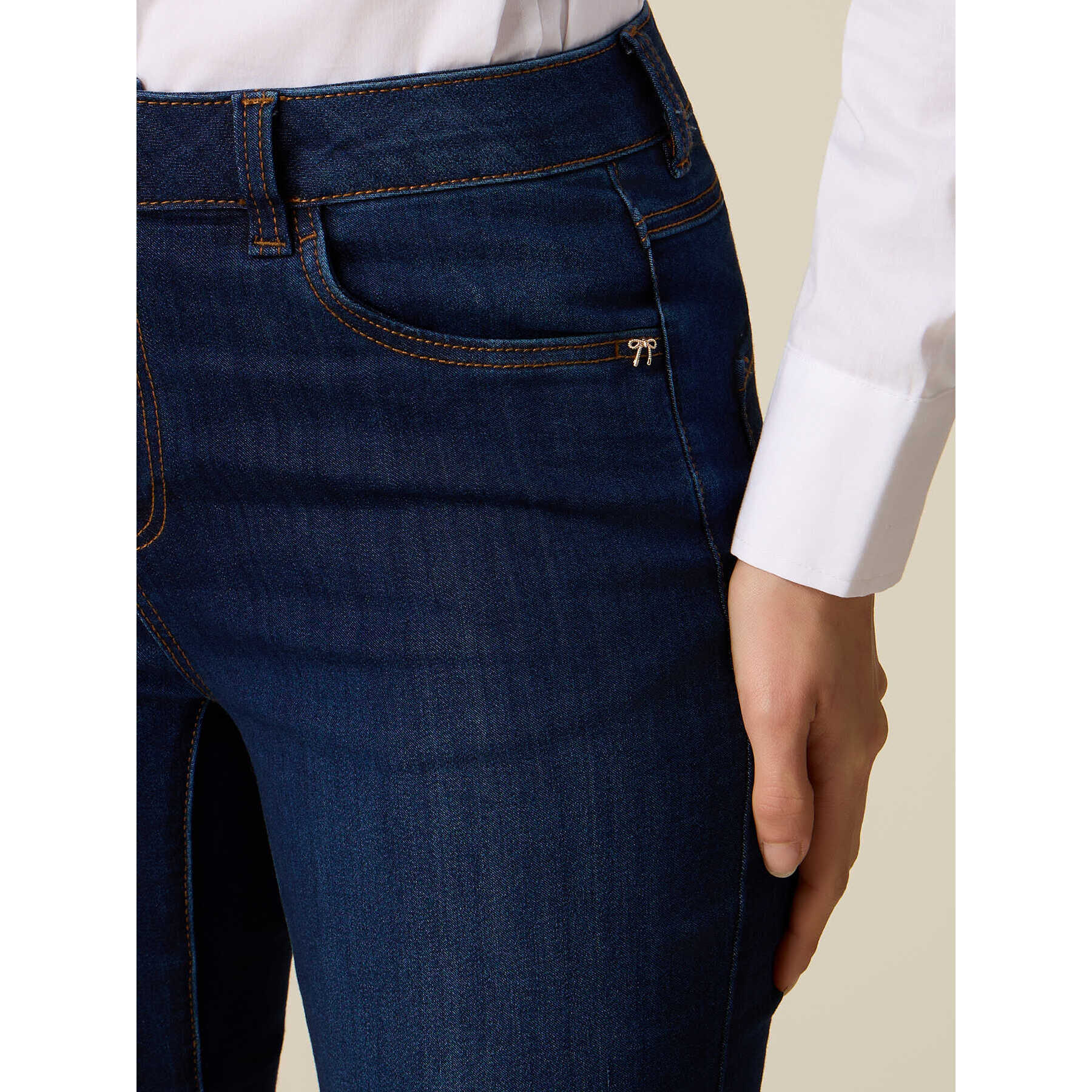 Oltre - Jeans regular in denim con rivetti decorativi - Blu