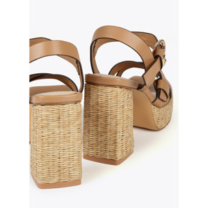 Sandali con tacco e fibbie