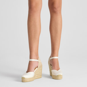 Alpargata Chiarita cuña de yute en raso con pulsera, doble plataforma y escote en V