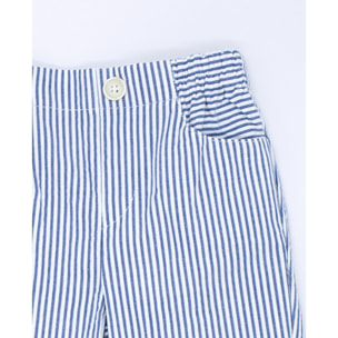 Pantalón de rayas azul, con botones y bragueta.