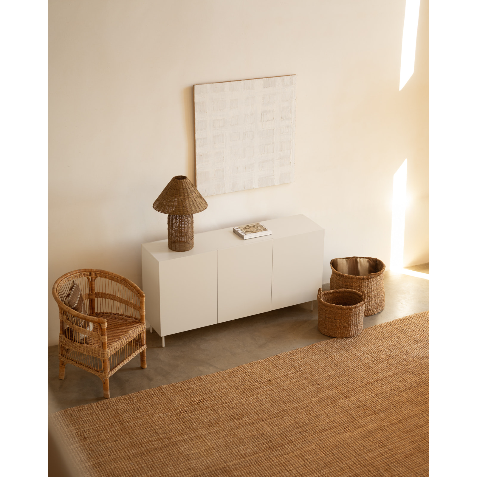 Buffet avec 3 portes laqué en teinte sable de 160x40cm Hauteur: 85 Longueur: 160 Largeur: 40