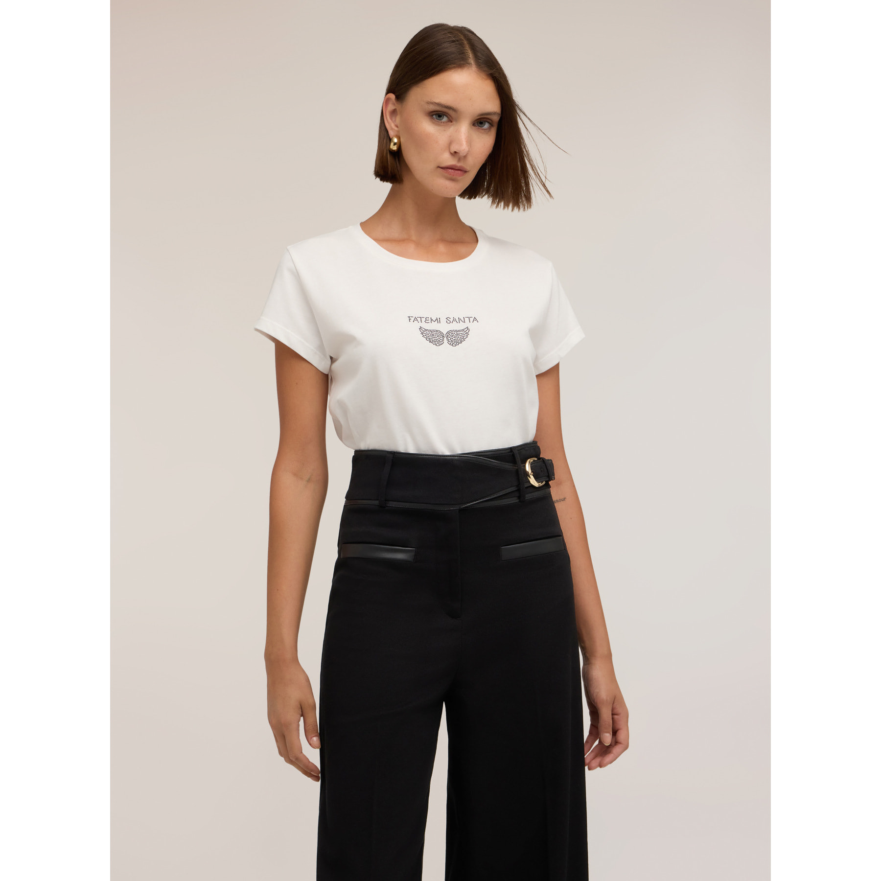 Motivi - Camiseta con letras y alas de estrás - Blanco