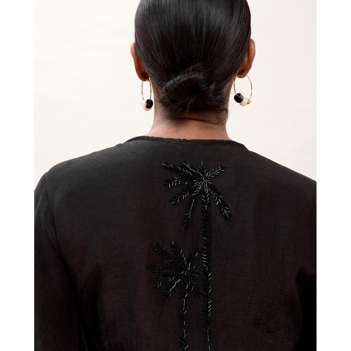 Blusa con nodo e dettagli tonali