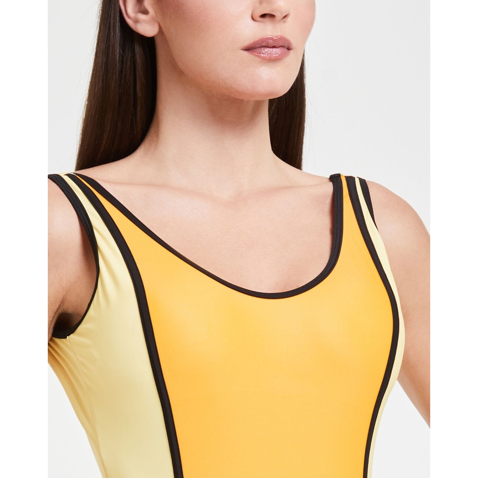 Pompea x Silvian Heach costume intero look sportivo