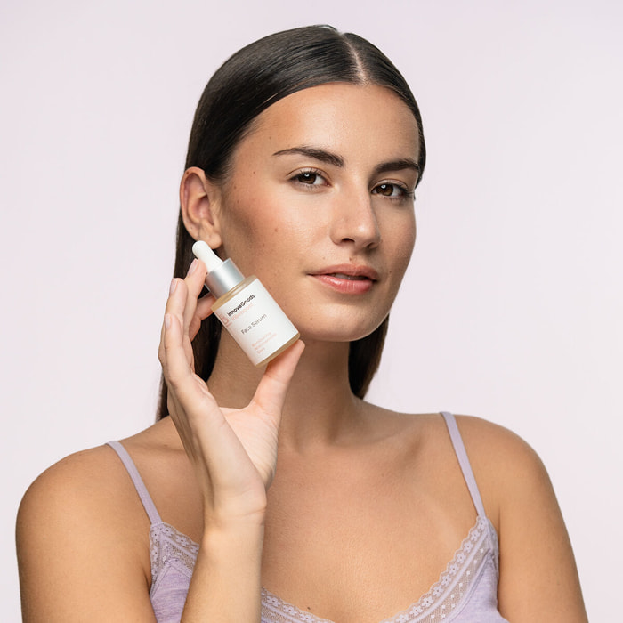 Pack Massaggiatore Viso Rassodante con LED, EMS e Calore e Siero Viso Kombucha Vibeboost 30 ml InnovaGoods