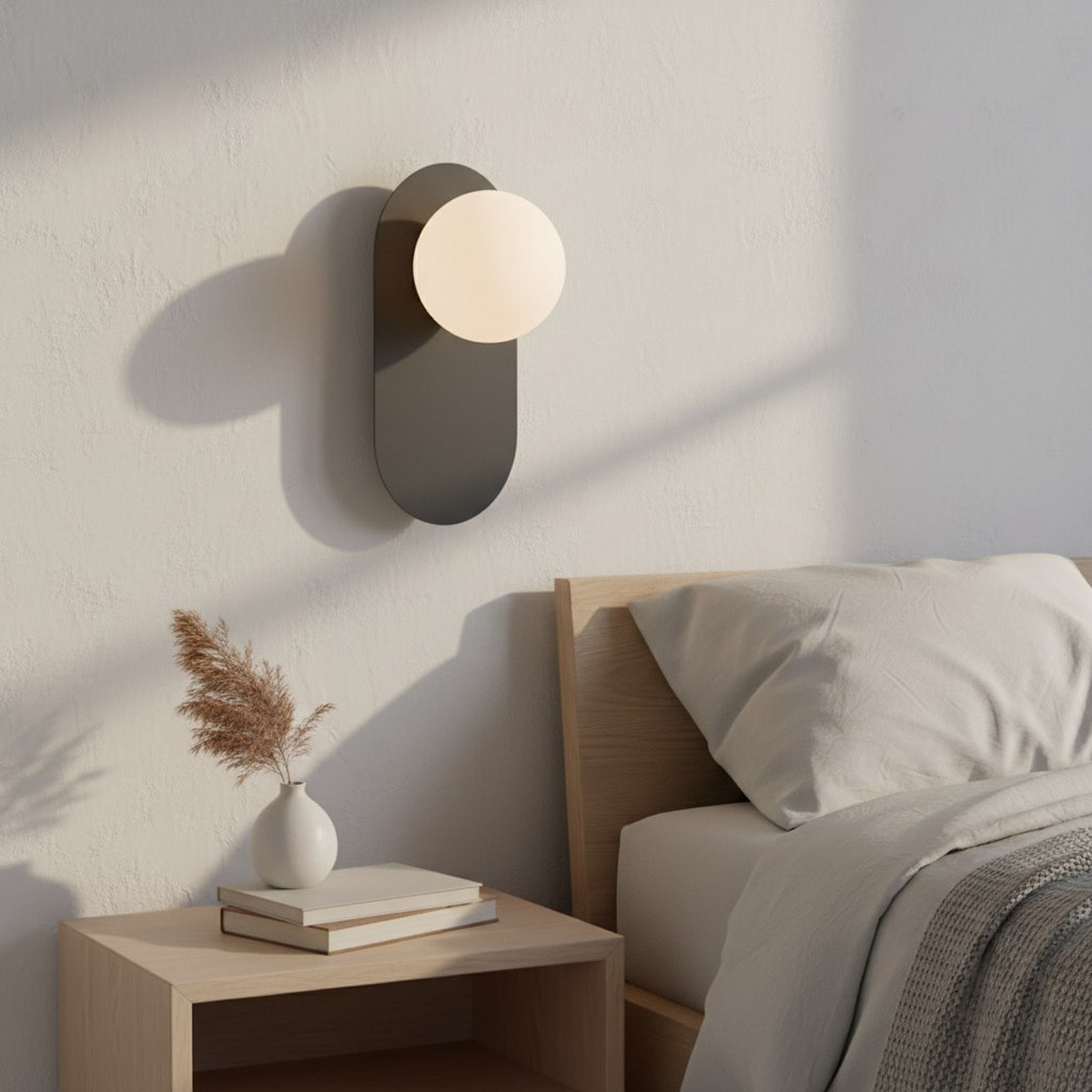 Lampada da parete Viva in acciaio nero e vetro opaco