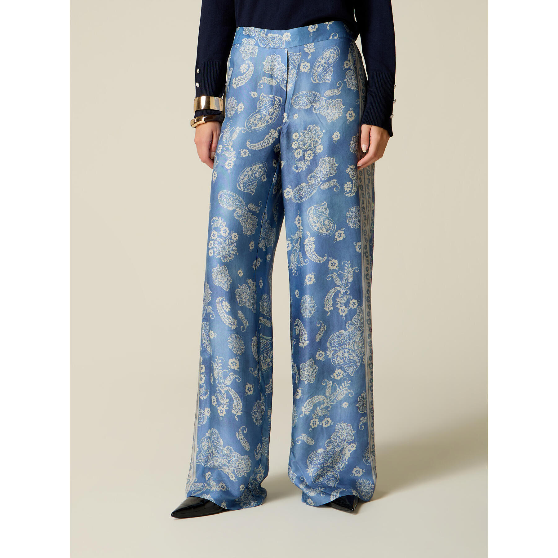 Oltre - Pantaloni palazzo in raso fantasia - Azzurro