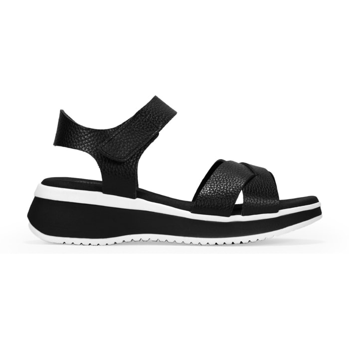Sandalias de piel negras con cuña y plataforma