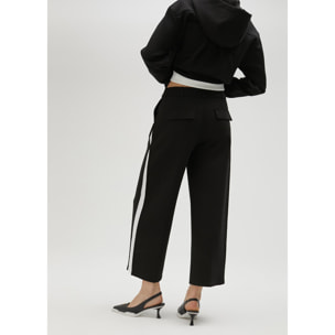 Pantaloni neri dettaglio bianco laterale